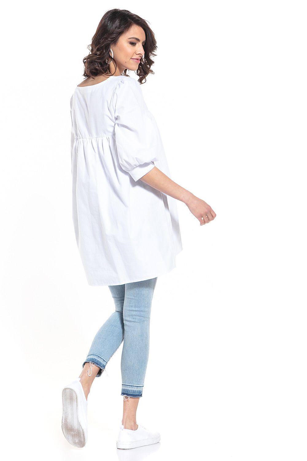 Model wearing the stylish 100% cotton pointed neckline tunic with 3/4 sleeves by Tessita, epitomising luxury and modern fashion.
