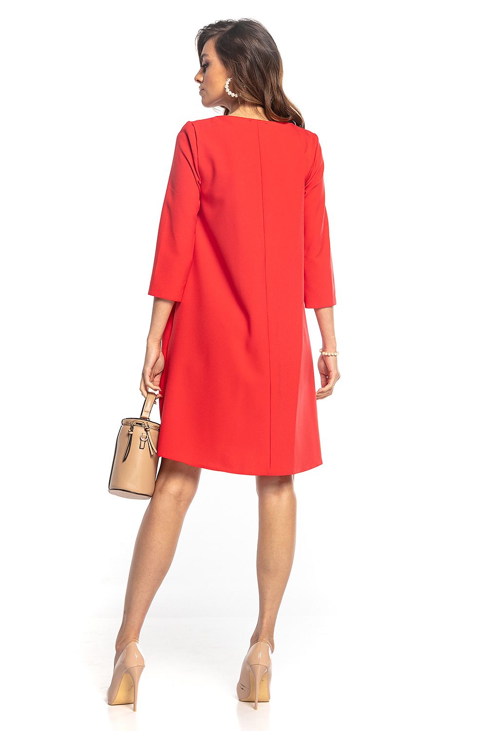 Sophisticated Tessita trapeze dress in bold red from the back, highlighting the sleek design and 3/4 sleeves, combined with a chic handbag.