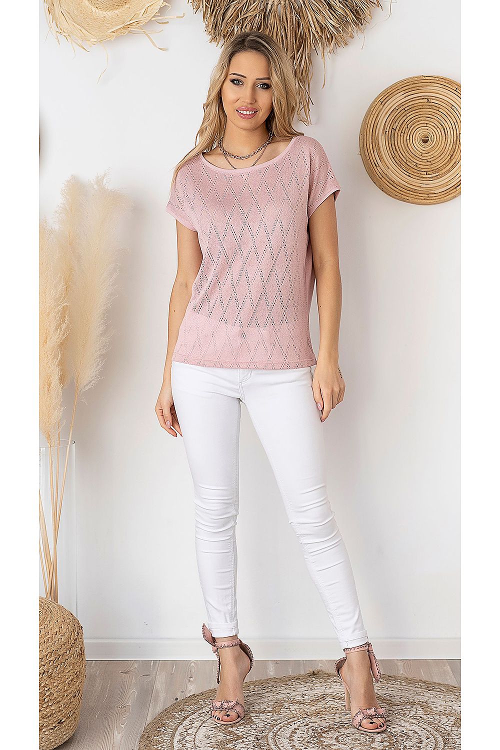 Stylish Hajdan sleeveless blouse in gentle pink, highlighting a luxurious knitwear texture, perfect for an upscale summer wardrobe.
