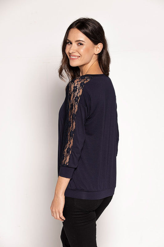Stylish navy blue blouse by Babell, showcasing intricate lace on the sleeves and a relaxed fit. The design exudes charm, ideal for a refined spring wardrobe.