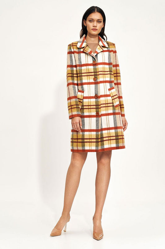 Stylish and elegant plaid coat from Nife, designed with a classic collar and button closure, worn by a model standing confidently on a neutral backdrop, exuding sophistication.