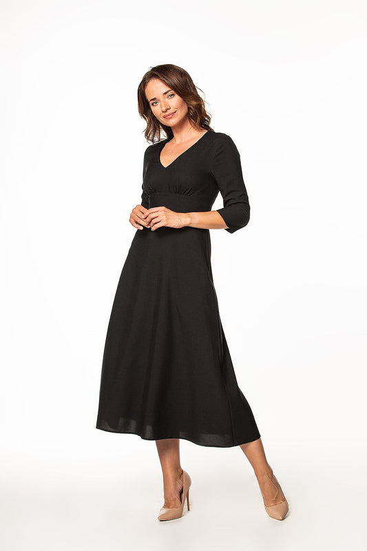 Sophisticated Tessita Daydress with mild pleats enhancing the bust, ideal for modern women seeking elegance.