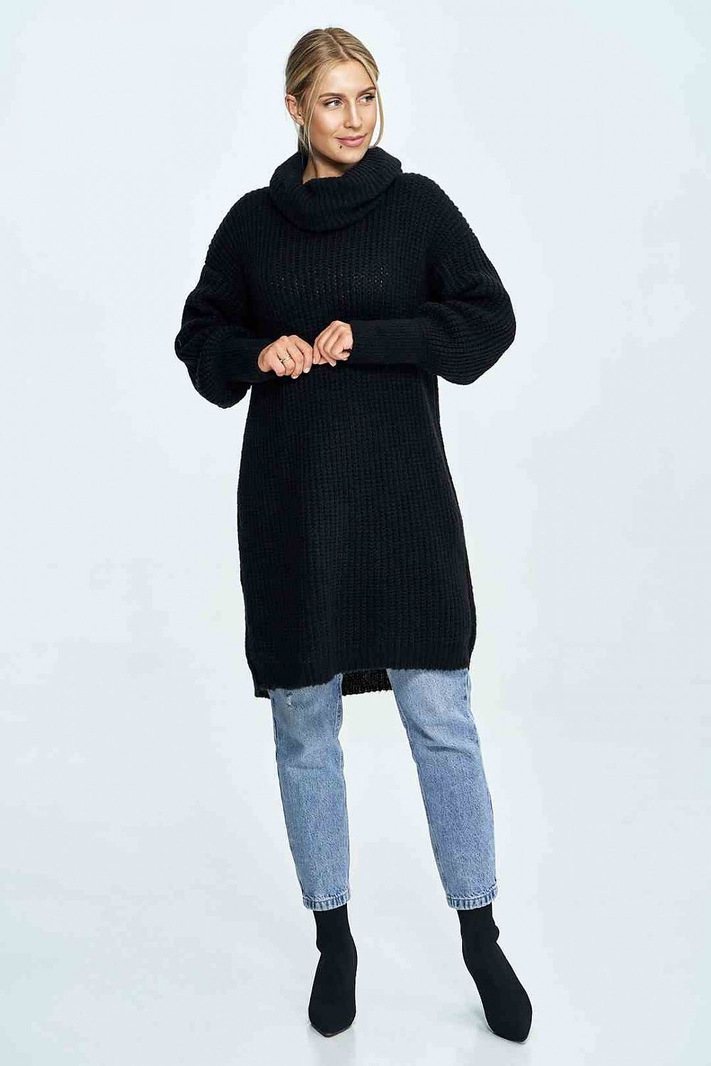 Model elegantly poses in the Figl long black jumper paired with denim, presenting a luxurious and versatile fashion statement for colder seasons.