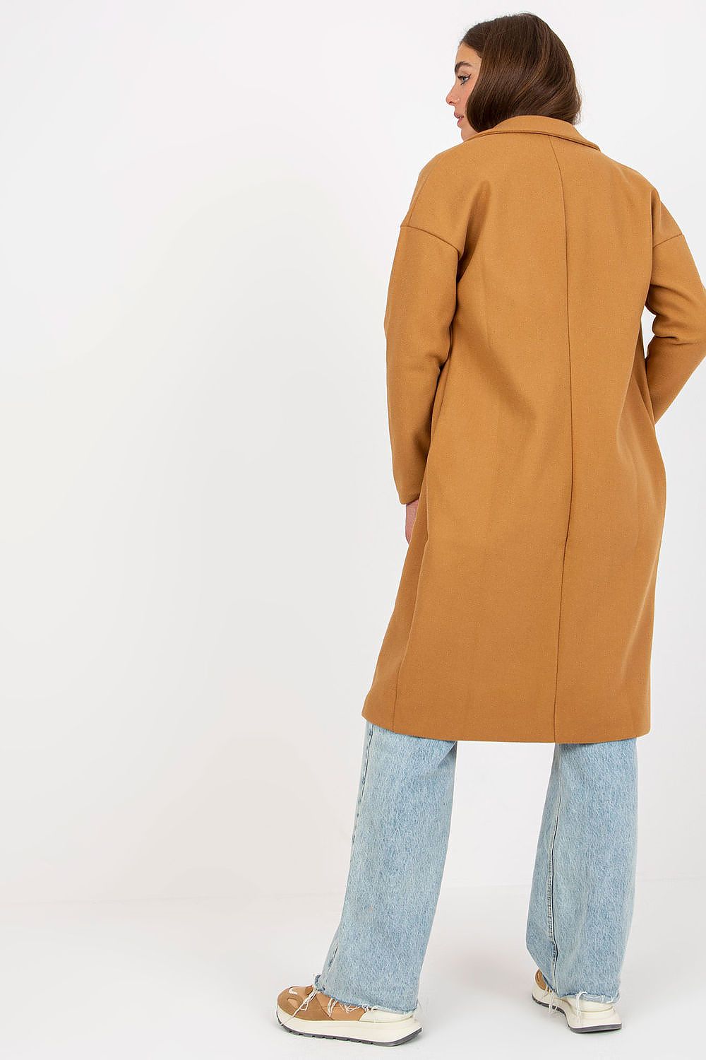 Back view of a stylish camel luxury women's single-breasted coat, showcasing its contemporary design and tailored detail, perfect for refined autumn looks.