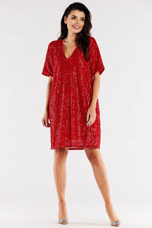 Elegant loose evening dress in dazzling red adorned with sequins, showcasing a stylish V-neckline and an effortless silhouette, ideal for glamorous night events.