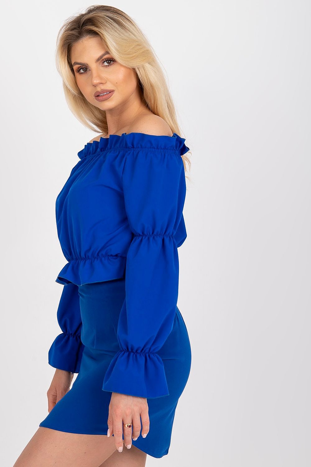 Chic elastic waistband detail of the Rue Paris off-shoulder blouse, crafted for comfort and sophistication in everyday wear.