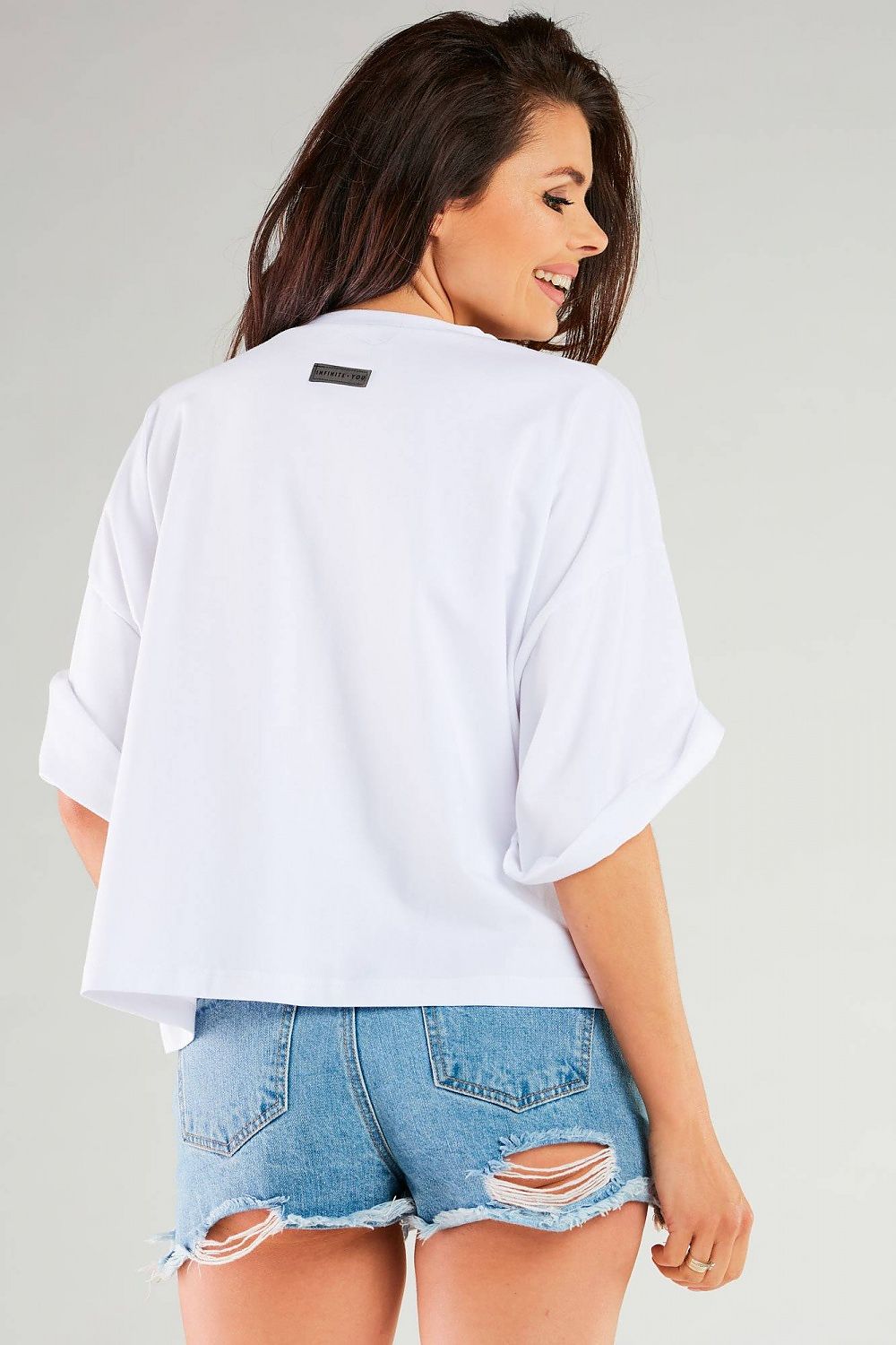 Luxurious loose blouse with wide sleeves in elegant white, designed by Infinite You. Perfect for stylish occasions, featuring quality cotton and lycra blend.