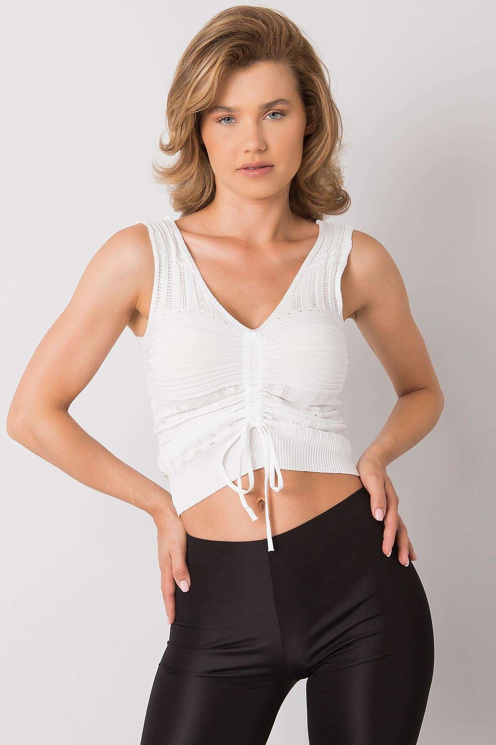 Stylish women's knitted top in luxurious acrylic by Calben, crafted for a flattering fit and comfort, featured in a refined ribbed style, Size EU 0.