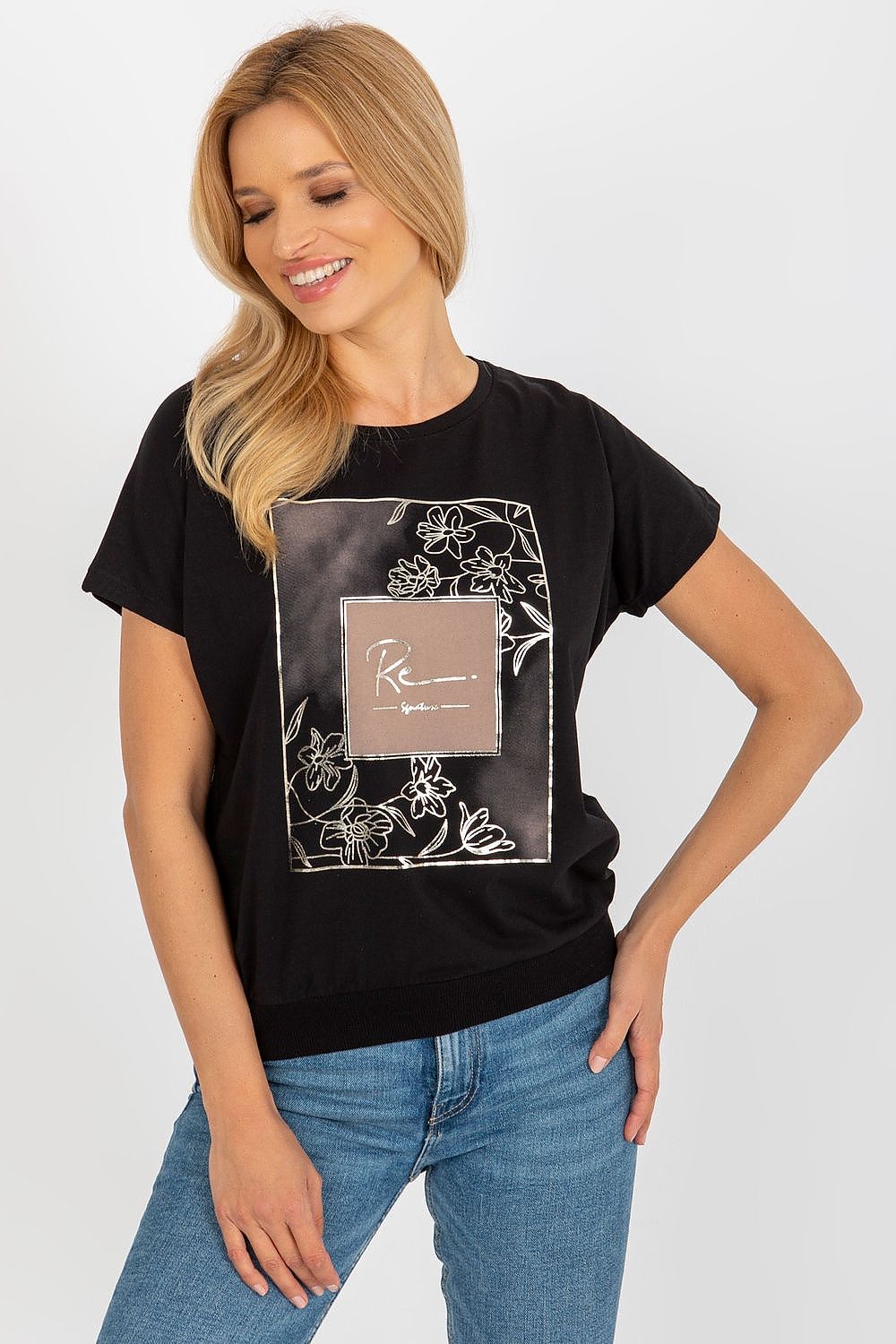 Side view of the Rue Paris blouse, illustrating its straight cut and stylish silhouette, perfect for a sophisticated look.