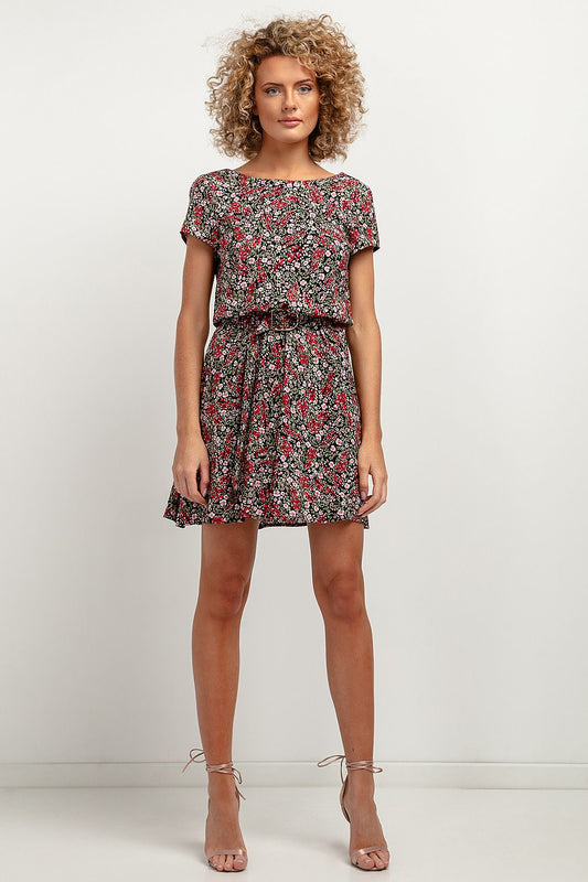 Close-up of the tied belt with a gold buckle on the Elegant Floral Daydress by Tessita, highlighting the sophisticated waist accentuation.