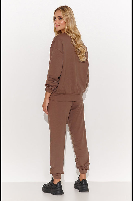 Chic Macadamia women's sweatshirt and pants in Chocolate, epitomizing sophisticated casual attire, designed for elegance and comfort by Makadamia.