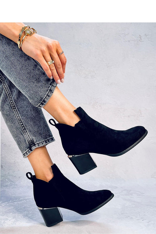 Luxurious women's suede boots by Inello with a 7 cm wide heel, designed for comfort and sophistication with side elastic inserts.