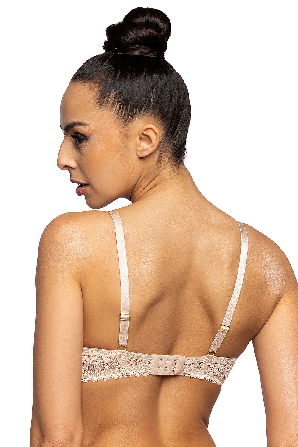 Luxurious beige lace push-up bra by Mat featuring removable inserts and adjustable straps, embodying elegance and comfort for a sophisticated lingerie collection.