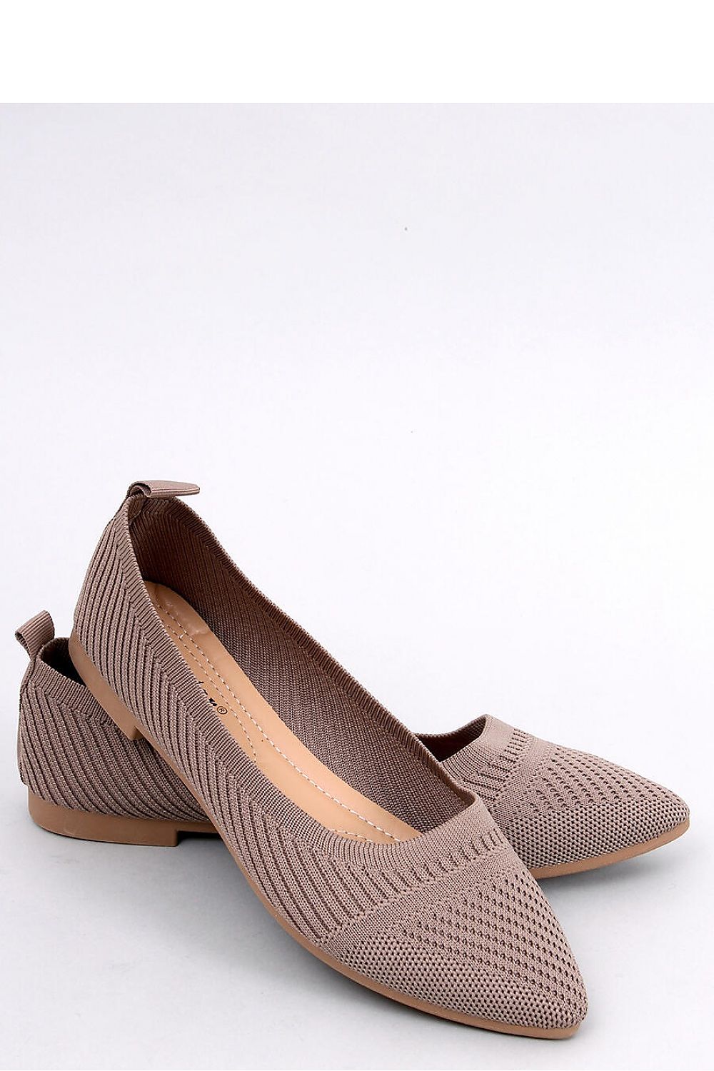 Luxurious Inello women's woven ballet flats featuring a graceful silhouette, combining comfort with refined elegance.