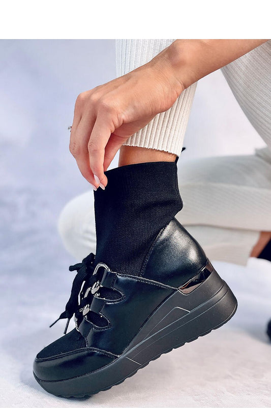 Elegant Inello women's buskin boots made of ecological leather, featuring a stylish chain embellishment and a 6.5 cm heel, perfect for slim fit fashion.