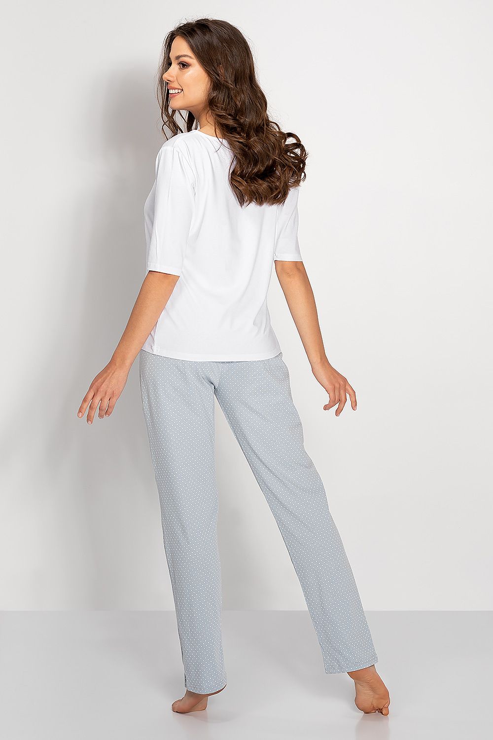 Elegant two-piece women's pajama set by Momenti Per Me, showcasing delicate colours and premium quality craftsmanship, perfect for stylish relaxation.
