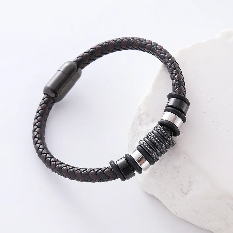 Elegant men's bracelet made of leather with a sophisticated double ring design and durable 304 stainless steel, ideal for daily wear or special occasions.