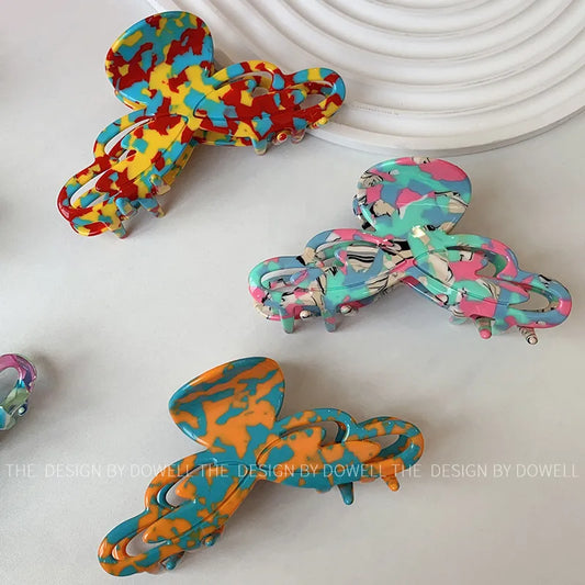 Close-up view of the Elegant Dove Acetate Large Shark Clip, highlighting the refined acetic acid material and exquisite design.