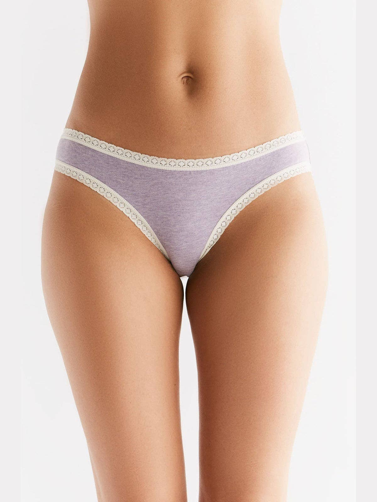 Chic and luxurious women's briefs made from organic cotton, featuring a lace waistband for an elegant touch.