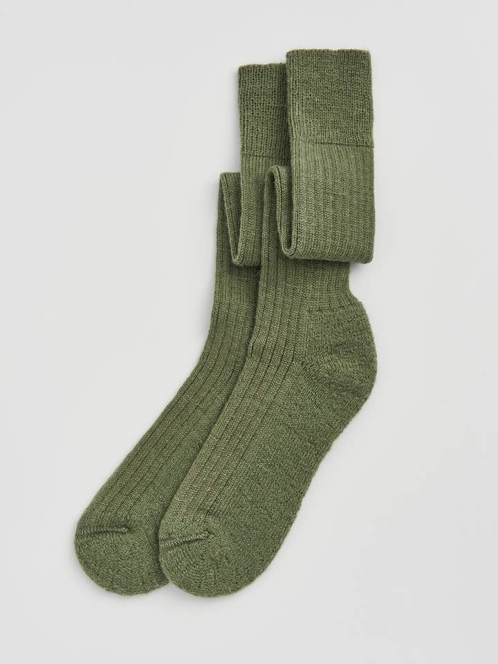 Luxurious wool knee high socks featuring a cushioned sole for optimal warmth and comfort, crafted in Portugal.