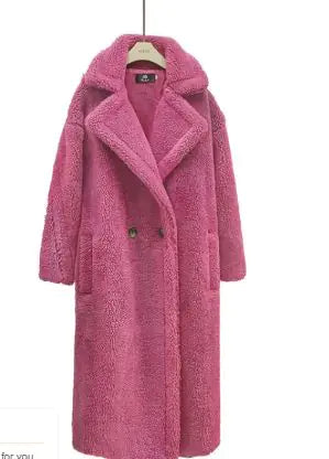 Long Winter Cashmere Lamb Winter Coat in fashionable pink, combining warmth and elegance for winter outings.