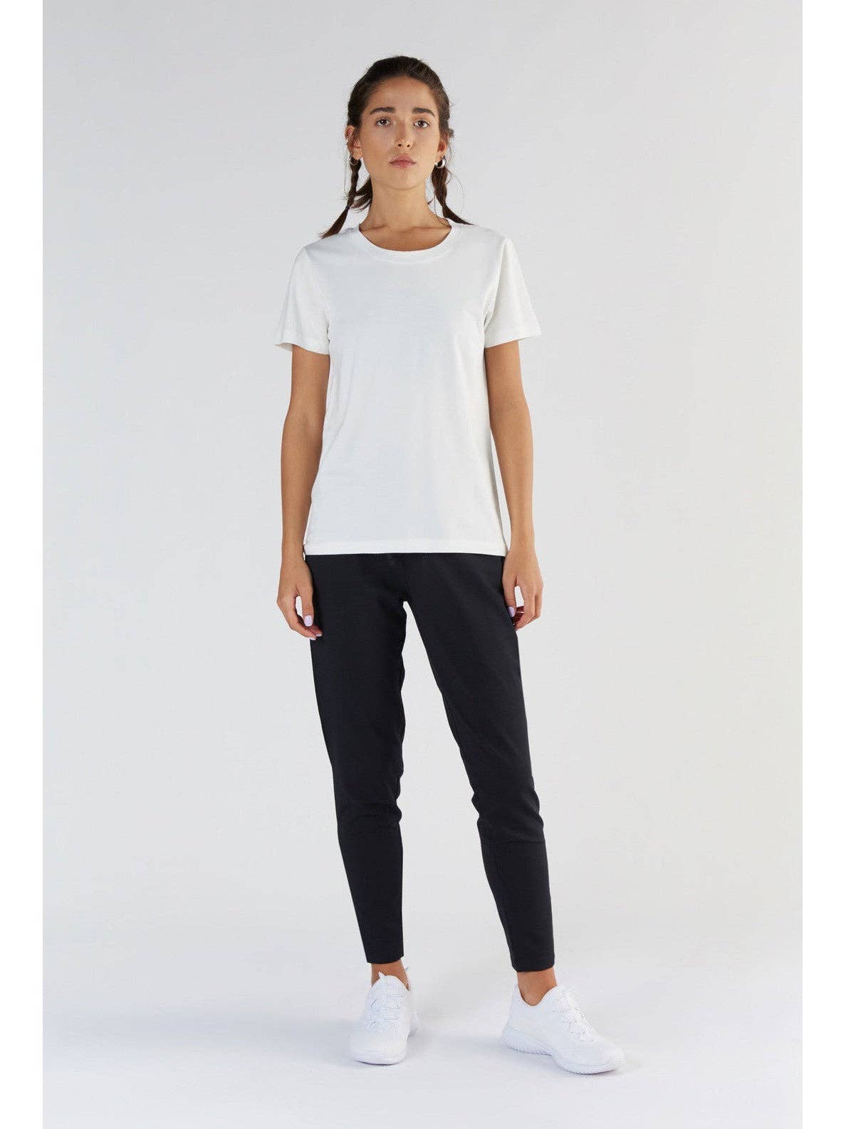 Stylish two front pockets of luxurious Tencel sweatpants for women, integrating practicality and chic design.