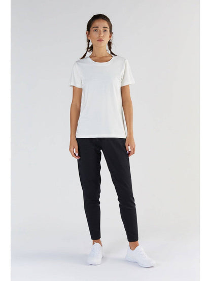 Stylish two front pockets of luxurious Tencel sweatpants for women, integrating practicality and chic design.