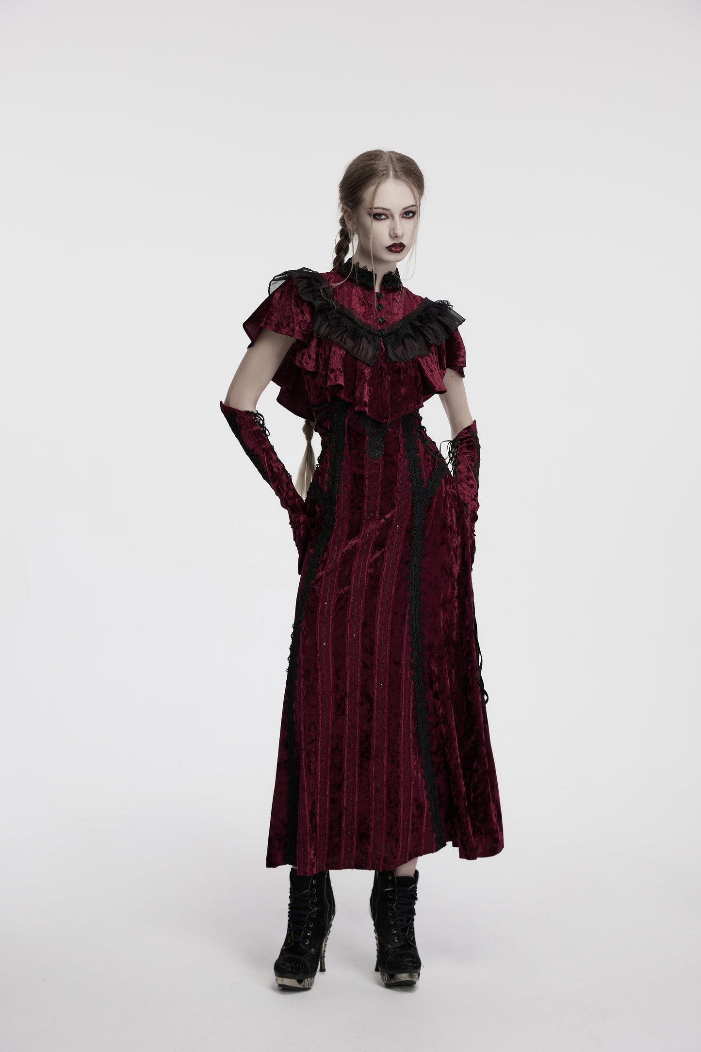 Ornate rose buckle closure of the Punk Rave Elysia Crimson Velvet Ruffle Goth Shawl, accentuating the vintage-inspired design and high-quality materials.