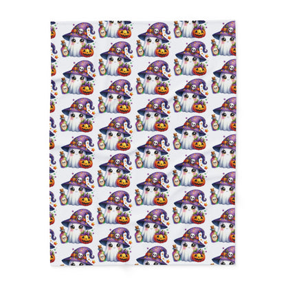 Chic Decorative and Warm Halloween Cute Arctic Fleece Blanket showcasing playful ghost patterns and jack-o'-lanterns, a must-have for festive comfort.