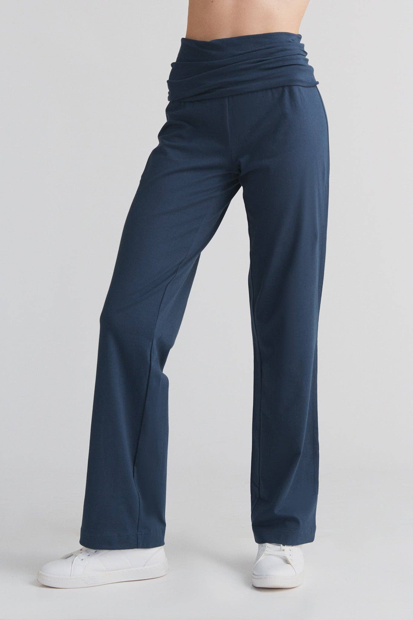 Luxury organic cotton leggings featuring a wide waistband for optimal comfort and style, designed for a relaxed fit.