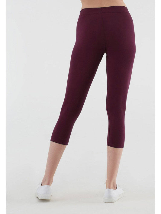 Luxury organic stretch 7/8 leggings for women, crafted from a soft cotton blend for ultimate comfort and style.