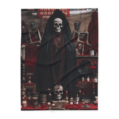 Chic Decorative and Warm Halloween Spooky Arctic Fleece Blanket with an enchanting skull display, designed to elevate your Halloween atmosphere with a touch of luxury.