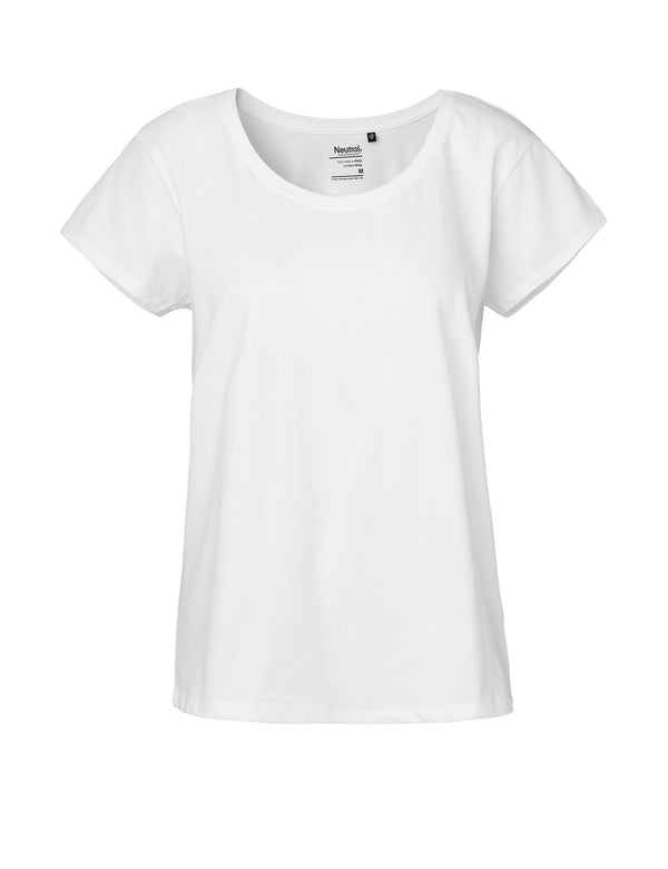 Elegant styling of a loose fit T-shirt for women, perfectly draped for comfort and flow, ideal for casual or layered outfits.
