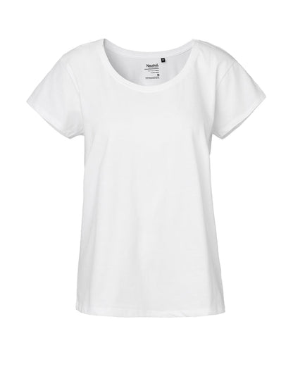 Elegant styling of a loose fit T-shirt for women, perfectly draped for comfort and flow, ideal for casual or layered outfits.