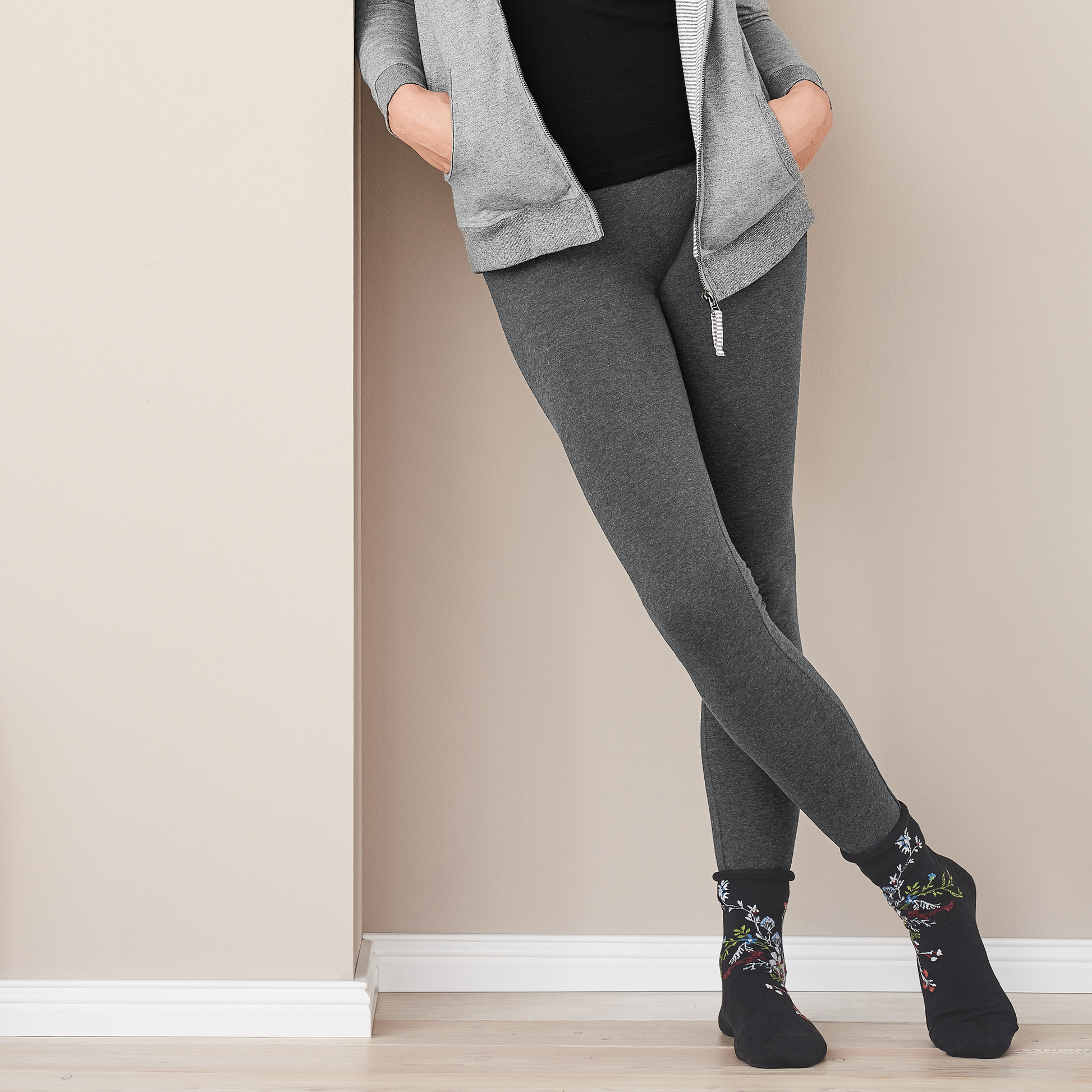 Woman wearing elegant organic cotton leggings, exemplifying comfort and streamlined silhouette in chilly weather.
