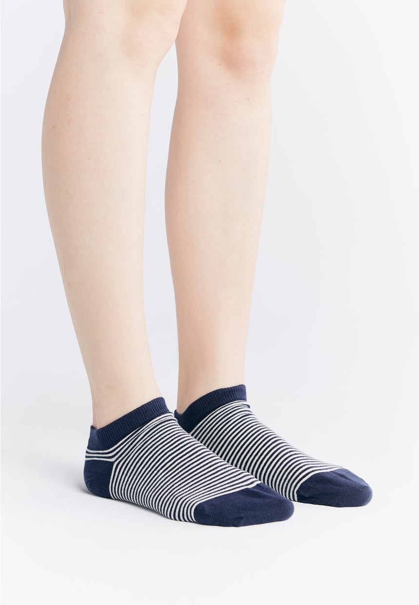 Chic collection of luxury trainer socks made from organic cotton, packaged in a sleek 6-pack for fashionable wear.