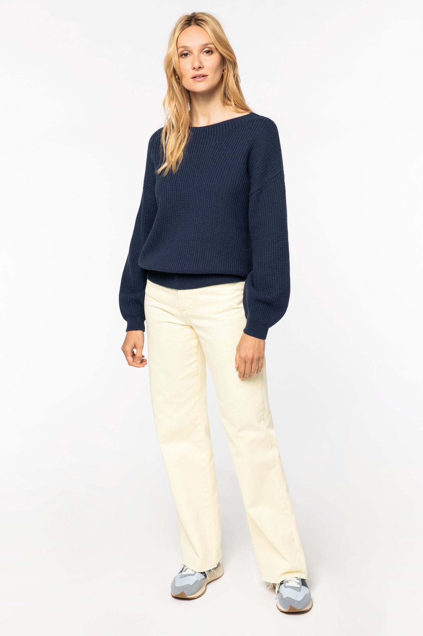 Luxurious women’s jumper made from soft Merino wool and organic cotton, perfect for stylish layering in any season.