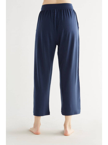 Soft and stretchy Tencel trousers with a loose fit, perfect for comfortable and fashionable everyday wear.