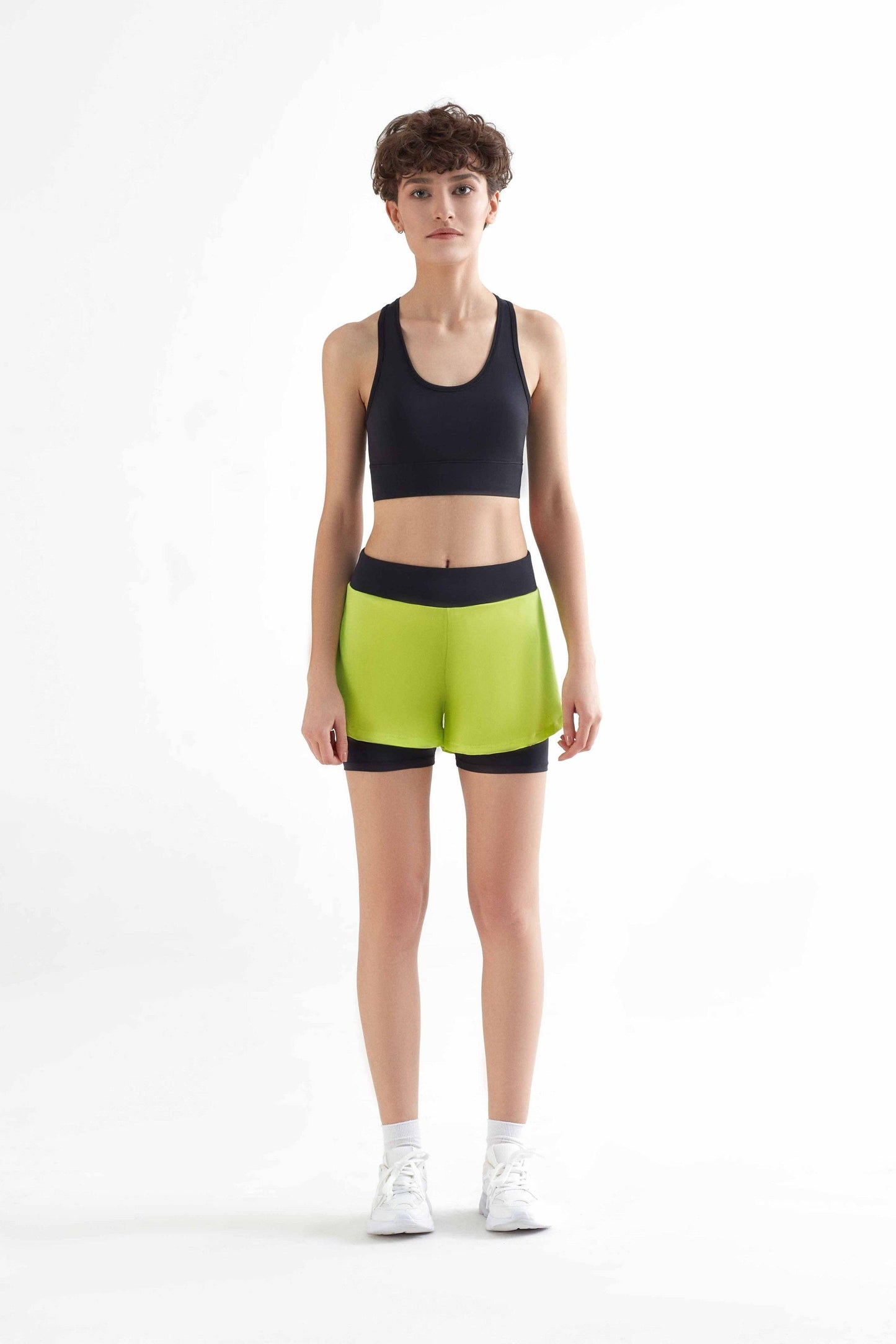 Chic eco-friendly women's cycling shorts in a sophisticated design, showcasing a blend of recycled polyester and elastane for enhanced comfort and mobility.