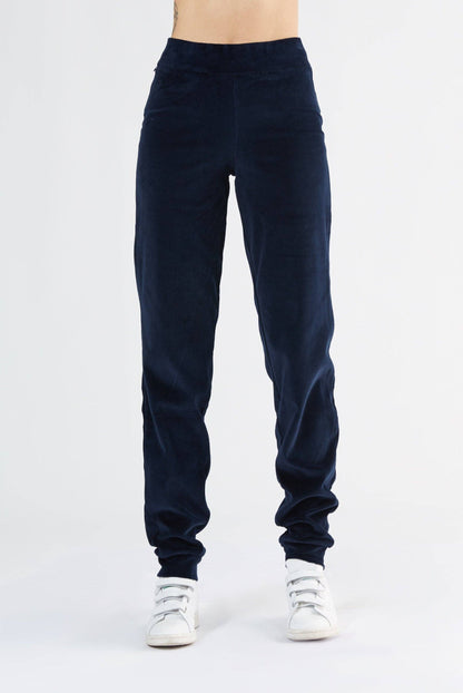 Luxurious women's organic cotton fleece cuffed sweatpants showcasing a tapered leg design, ideal for a stylish yet comfortable look.