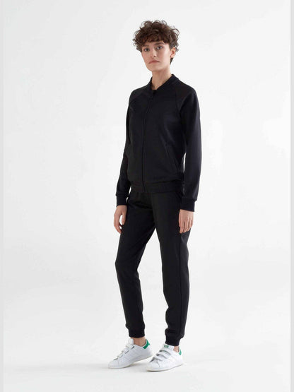 Premium sustainable women's sweatpants showcasing a classic cut and soft, moisture-regulating fabric, ideal for an active lifestyle.