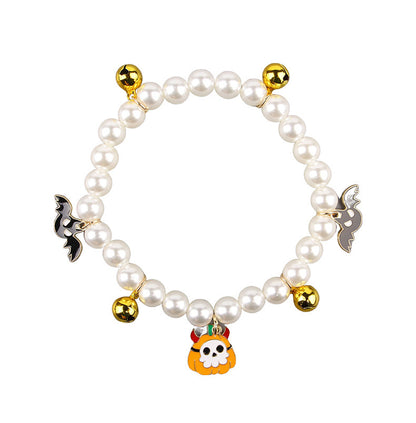 Sophisticated Pet Pearl Necklace Decoration Halloween Cat Collar featuring striking bat and skull charms, an ideal accessory for stylish cats.