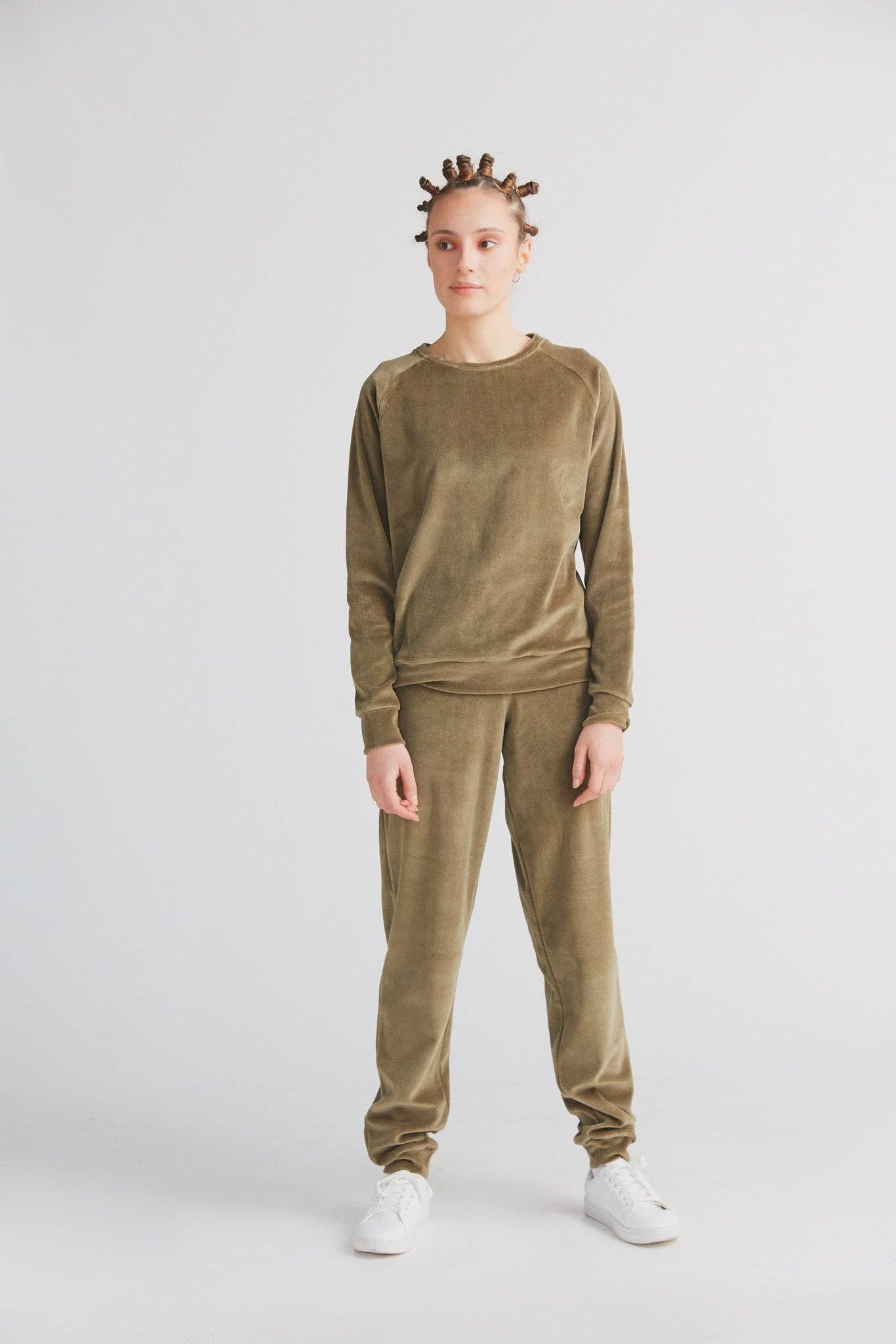 Statement image of women's luxury cuffed sweatpants, highlighting the sporty silhouette and eco-friendly fabric from Earth Wardrobe.