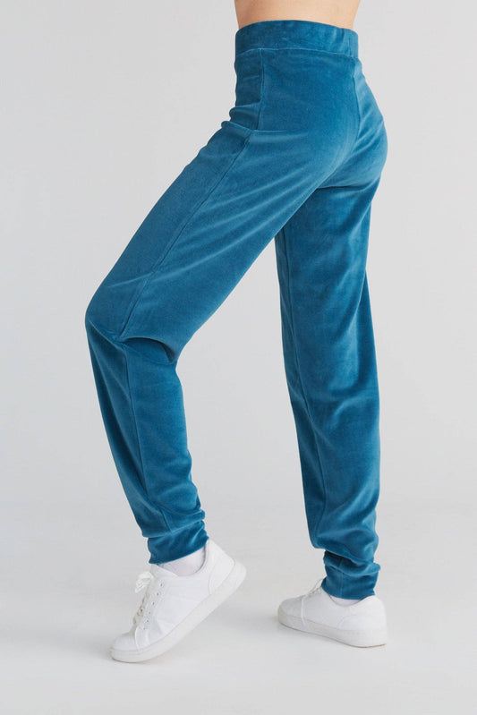Luxurious women's organic cotton sweatpants, featuring a soft fleece texture, tapered leg, and stylish cuffed ankles.