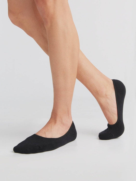 Eco-friendly unisex footie socks displayed in an elegant packaging, promoting sustainability with 96% organic cotton content.