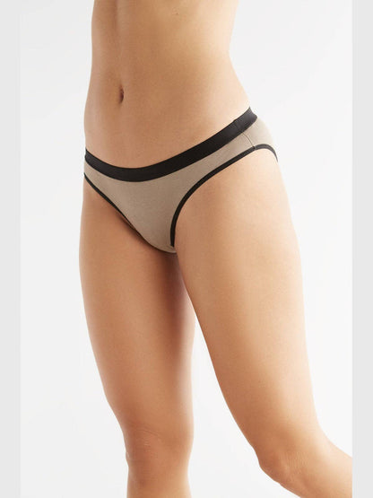 Elegant black elastic waistband of luxurious women’s briefs, designed for a snug fit and optimal comfort during physical activities.