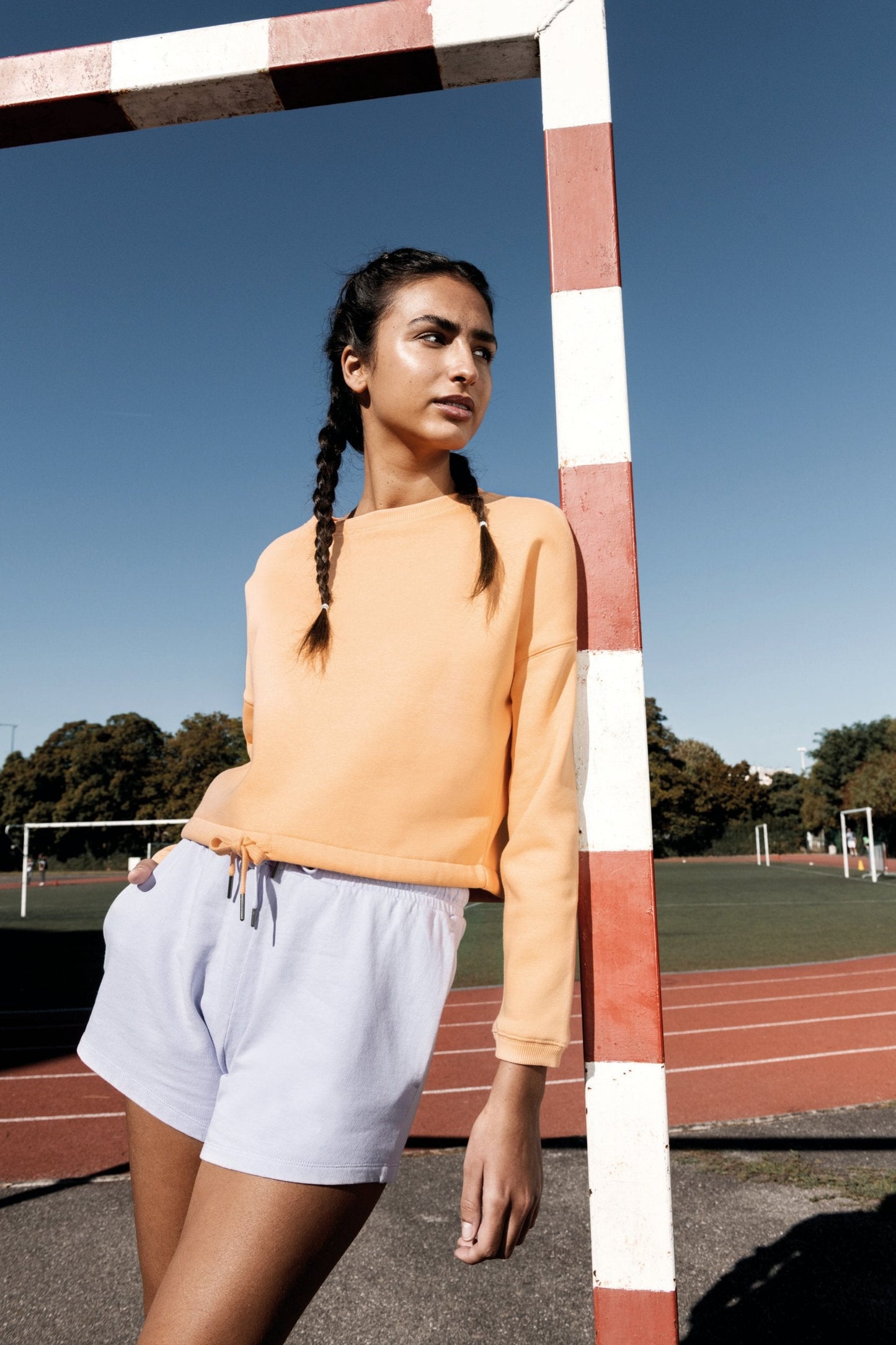 Model wearing an organic oversized cropped sweatshirt, styled effortlessly with high-waisted bottoms, ideal for transitioning seasons.