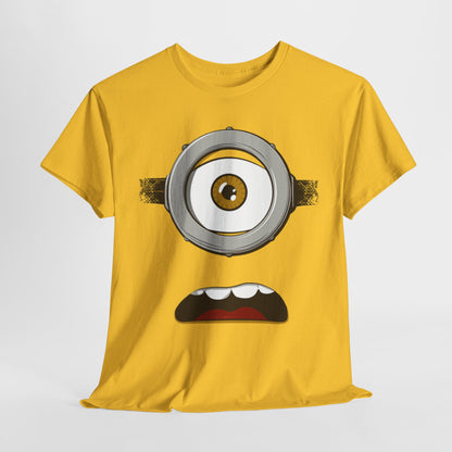 Minion Stuart Unisex Men´s Women´s Graphic T Shirt Tee displayed on a model, featuring the joyful face of Stuart with his large eye, perfect for fans of the Minions. This funny T Shirt is stylish and fun, suitable for both men and women.