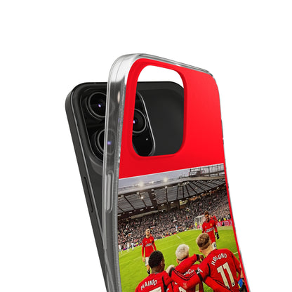 Stylish Manchester United Mainoo Garnach Hojlund Soft Phone Case depicting a thrilling moment of togetherness among team members, a luxurious choice for football aficionados.