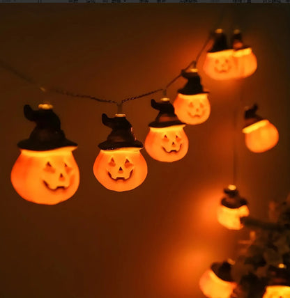 Luxurious PVC Soft Material Halloween Lighting Chain featuring whimsical pumpkin-shaped lamps, designed for indoor and outdoor home decoration. Ideal for creating an enchanting Halloween atmosphere.